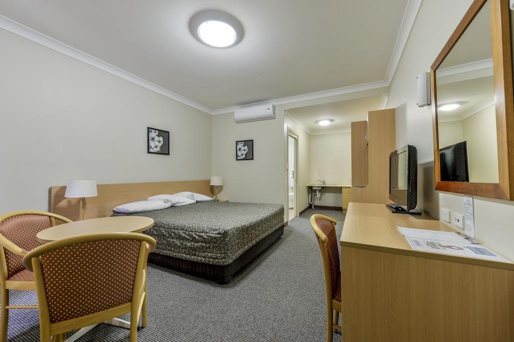 טאמוורת' Golden Guitar Motor Inn חדר תמונה